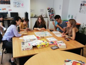 Etudiants en atelier créatif 