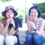 students eating an ice cream during a cultural outing