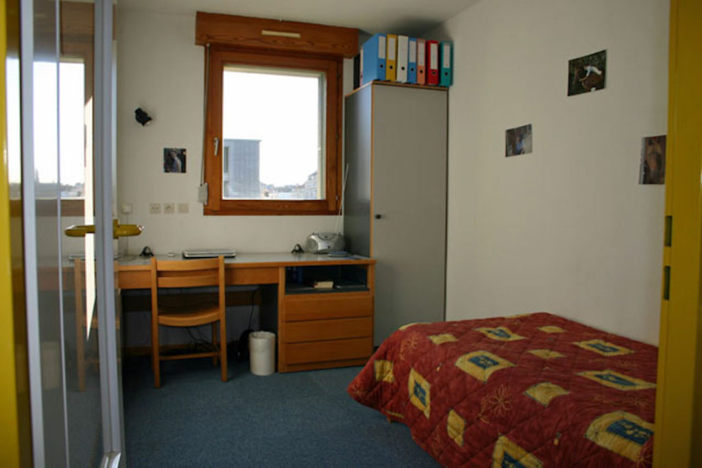 Student in Lyon by Inflexyon French school